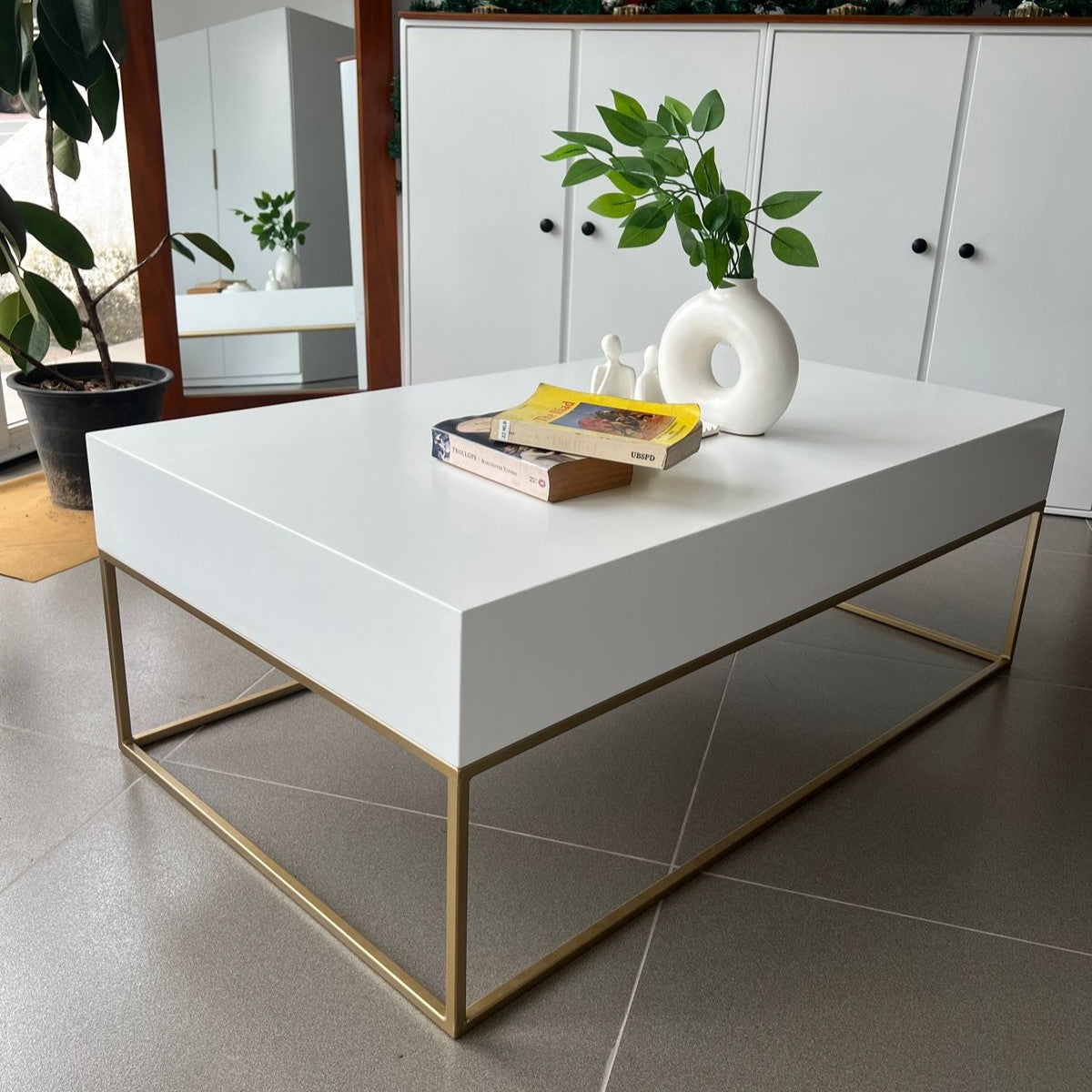 Vogue Coffee Table 02 - LX