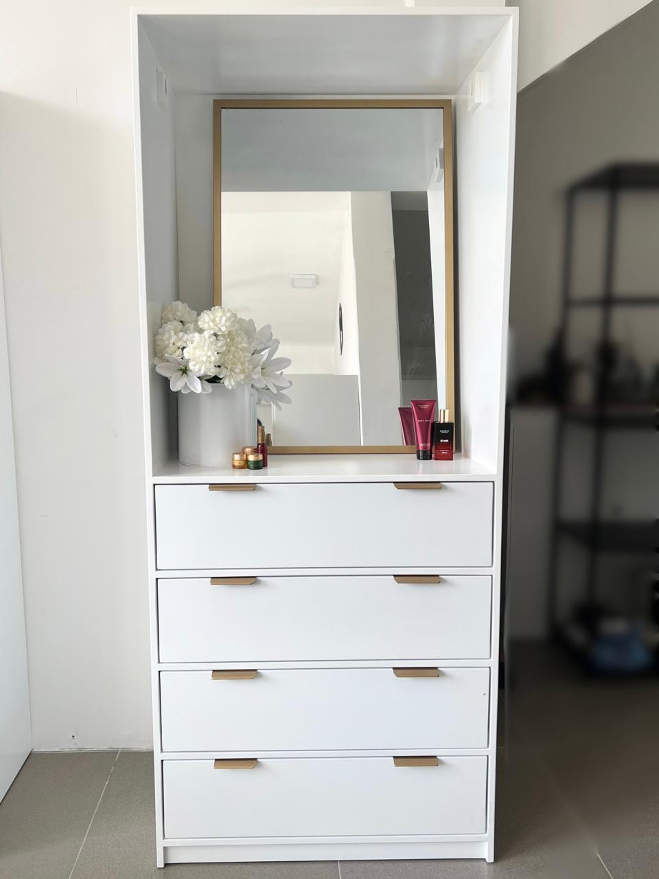 Lori Open Closet - Unit 02