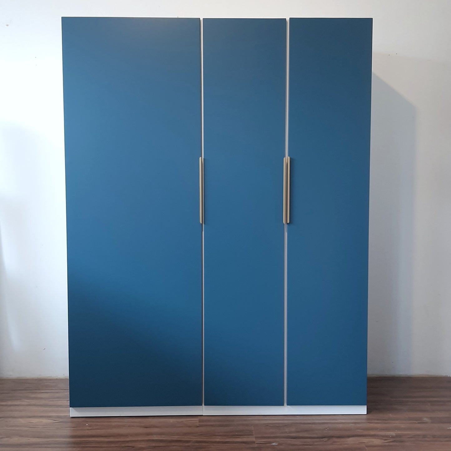 Vesta Wardrobe - Max