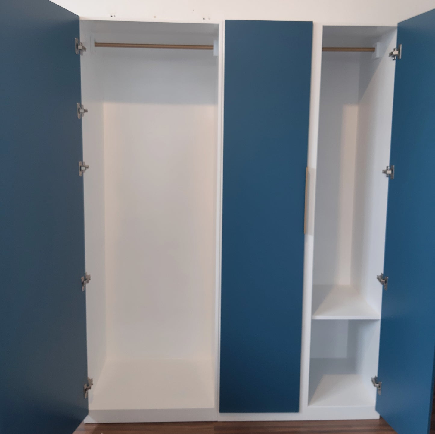 Vesta Wardrobe - Max