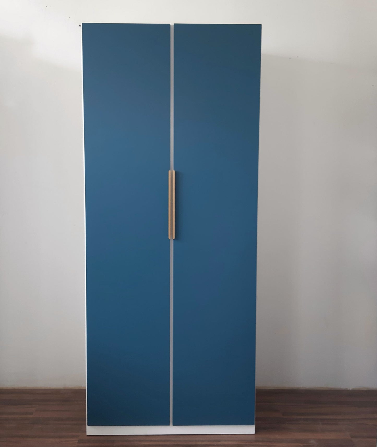 Vesta Wardrobe - M