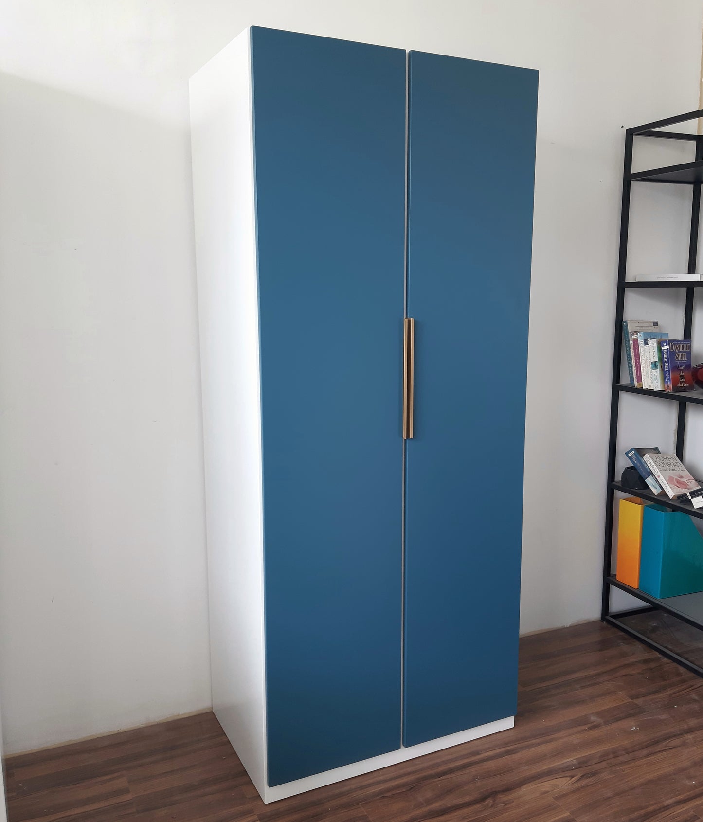 Vesta Wardrobe - M