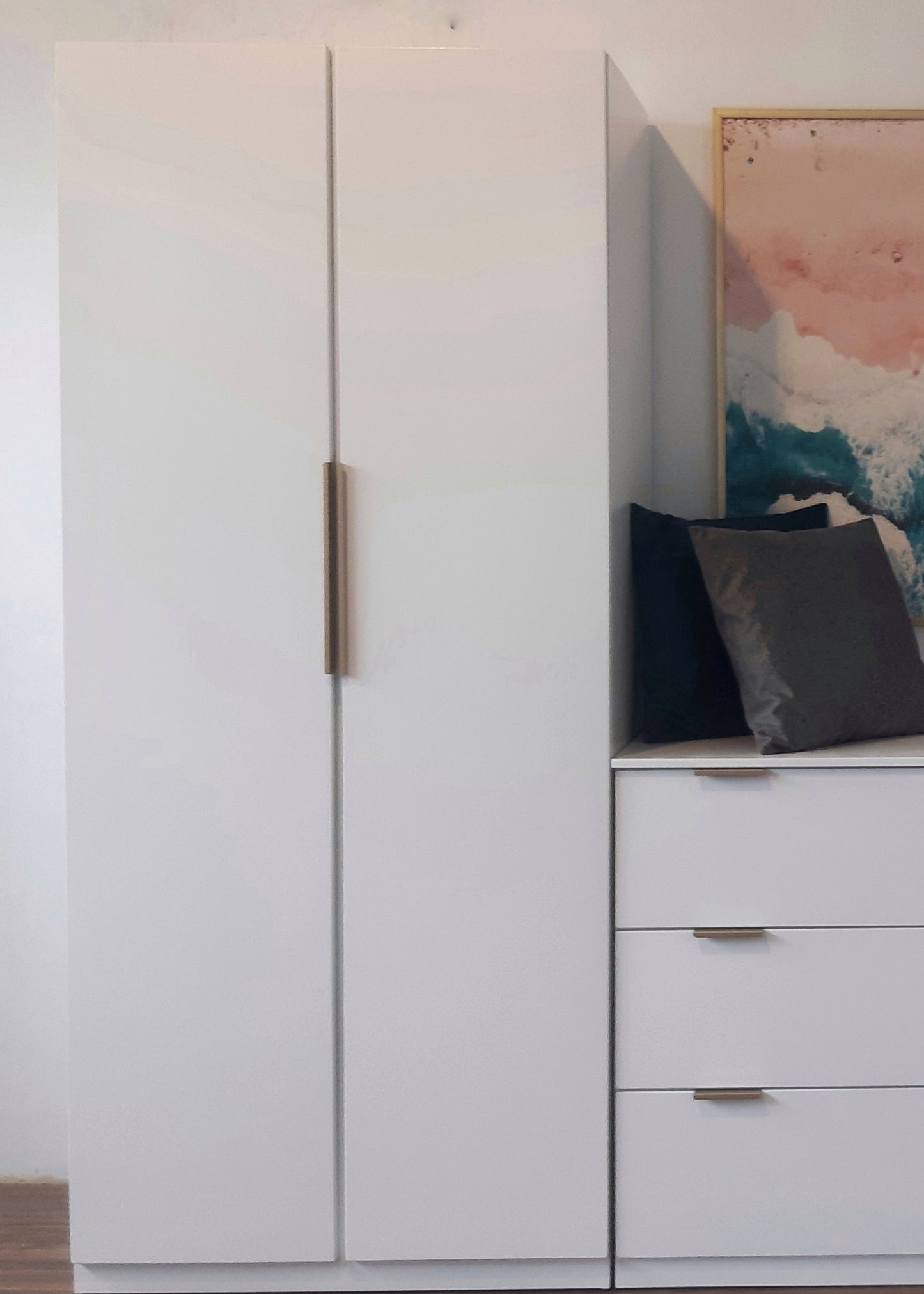 Vesta Wardrobe - M