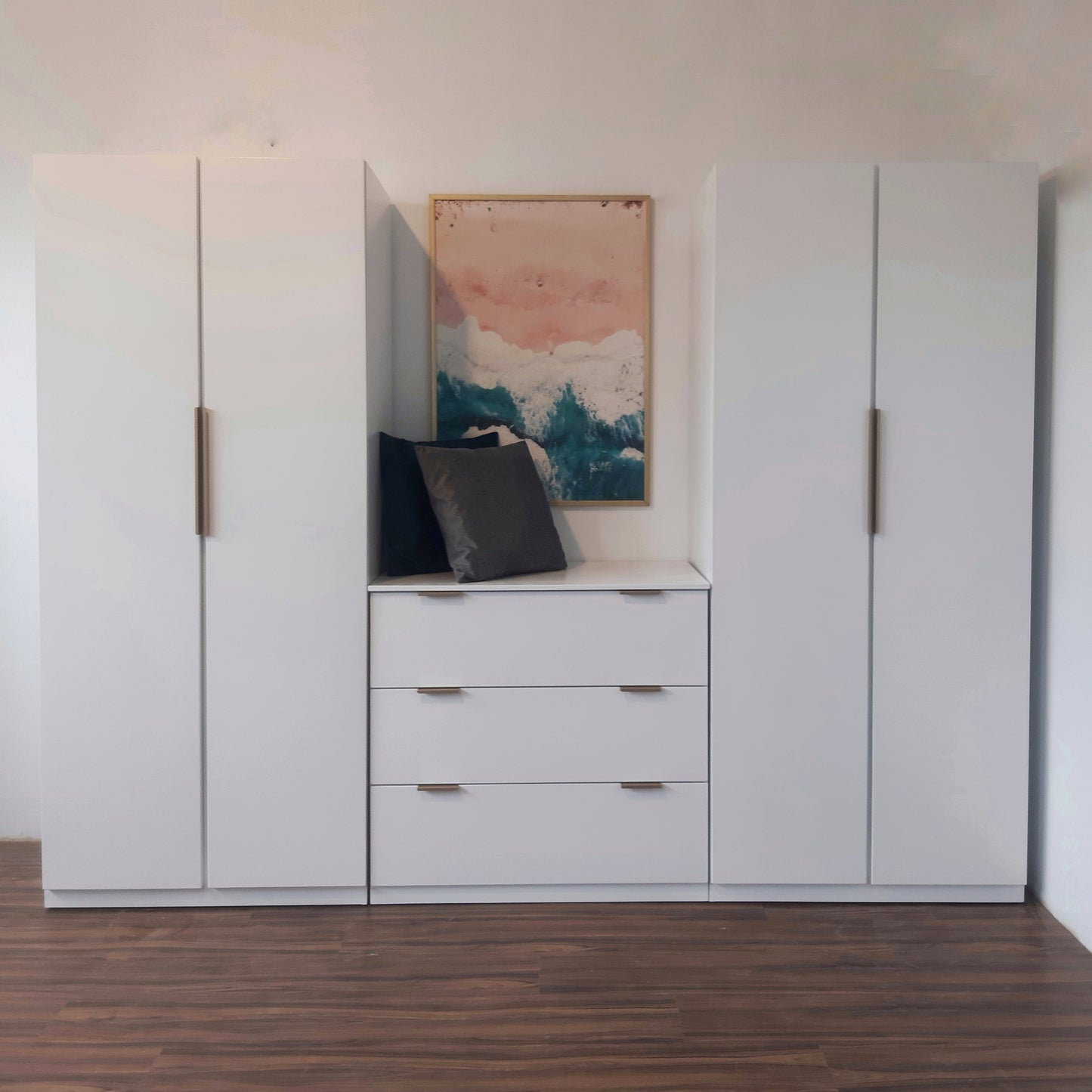 Vesta Wardrobe - M