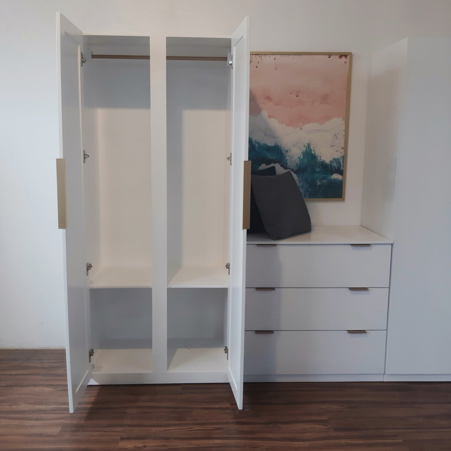 Vesta Wardrobe - M