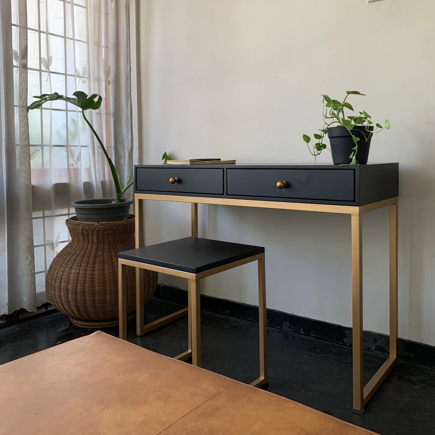 Shades Table