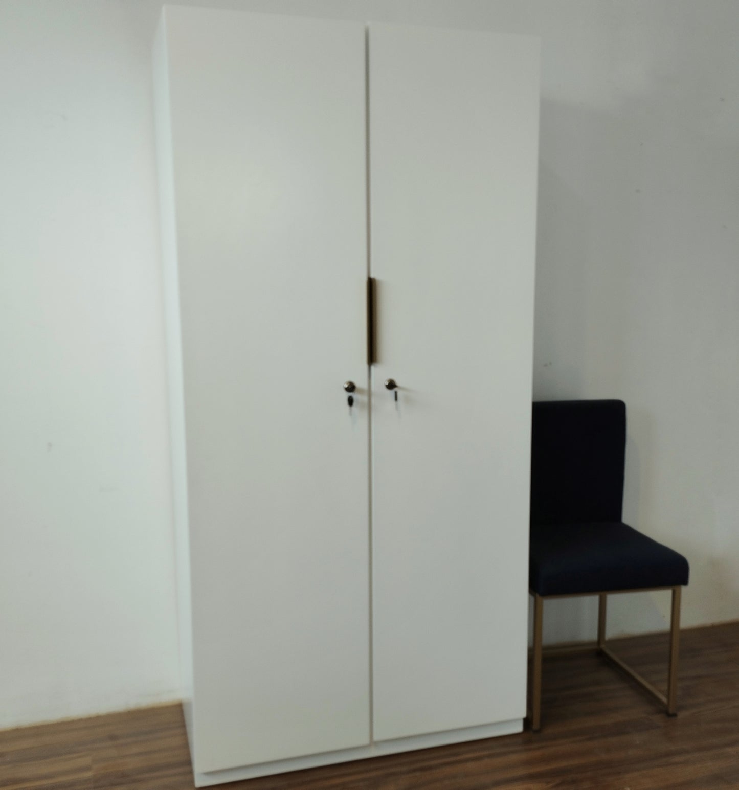 Vesta Wardrobe - L