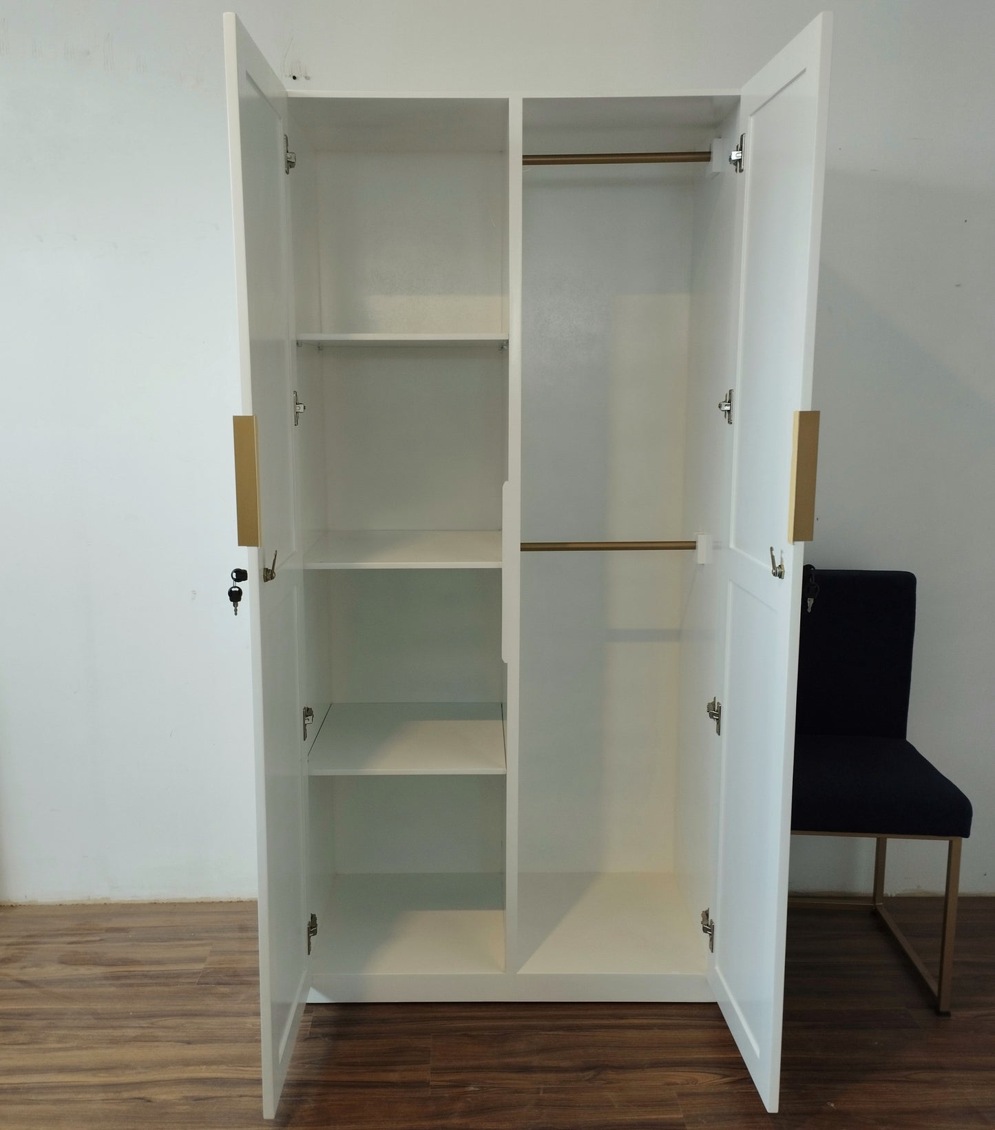 Vesta Wardrobe - L