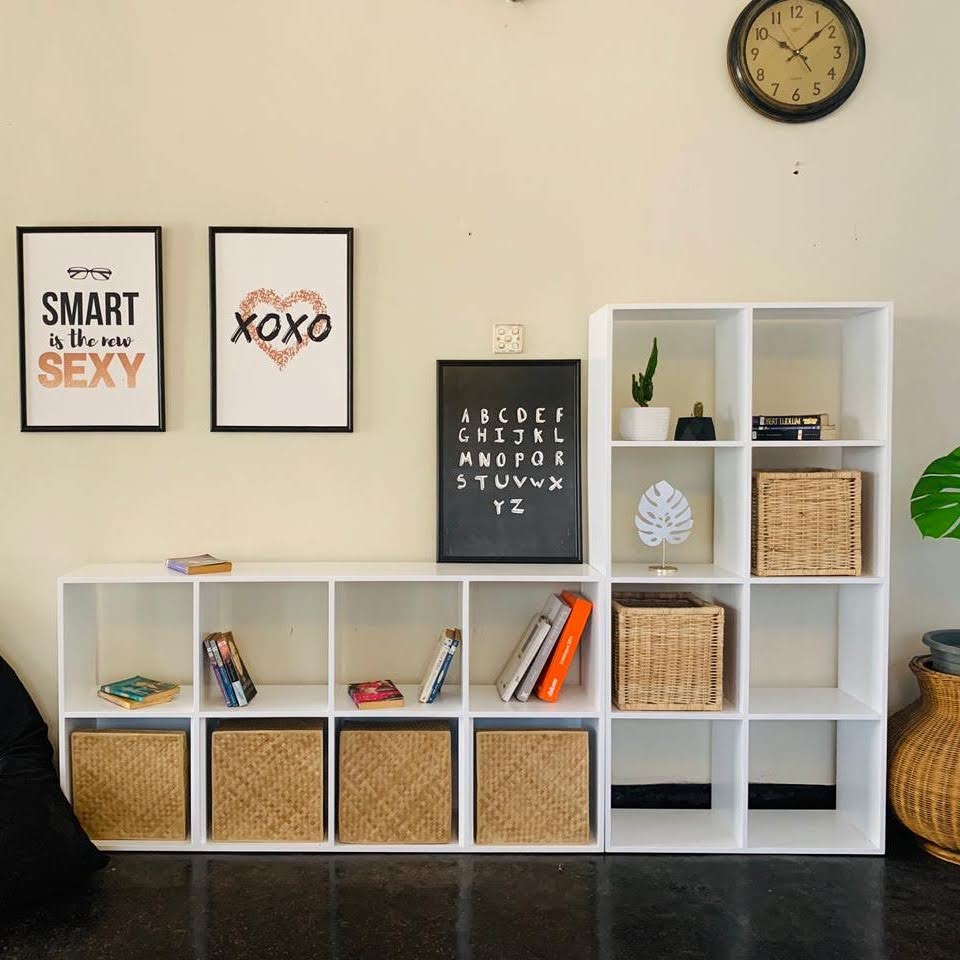 Leo Book Rack - Vertical