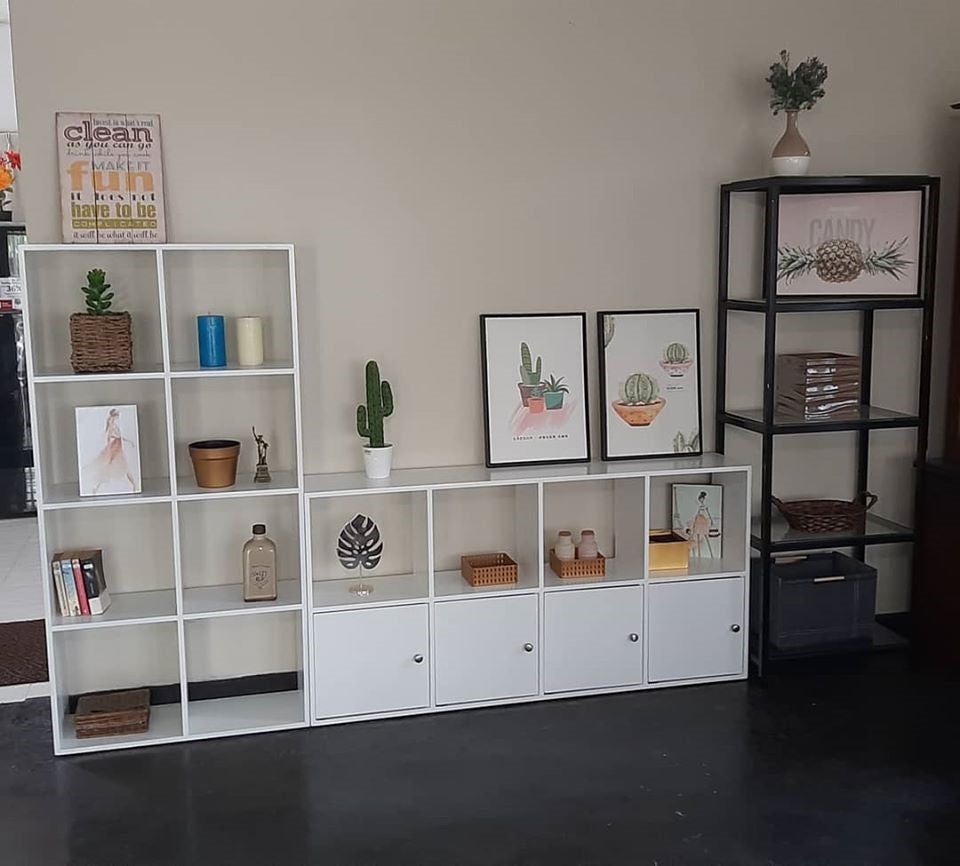 Leo Book Rack - Vertical