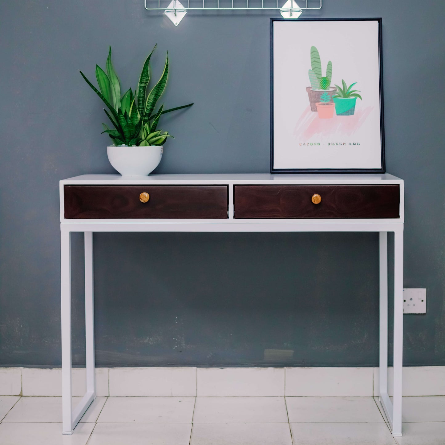 Shades Table