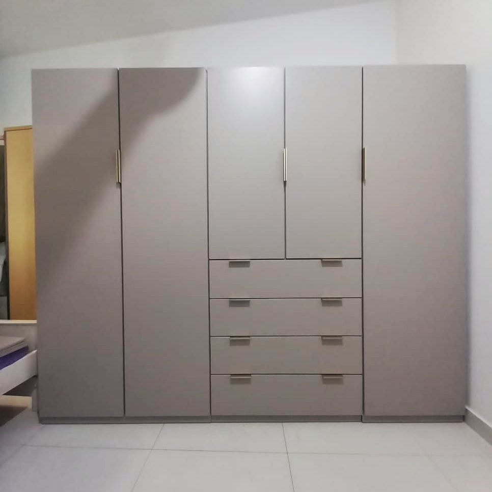 Lori Full Door Closet