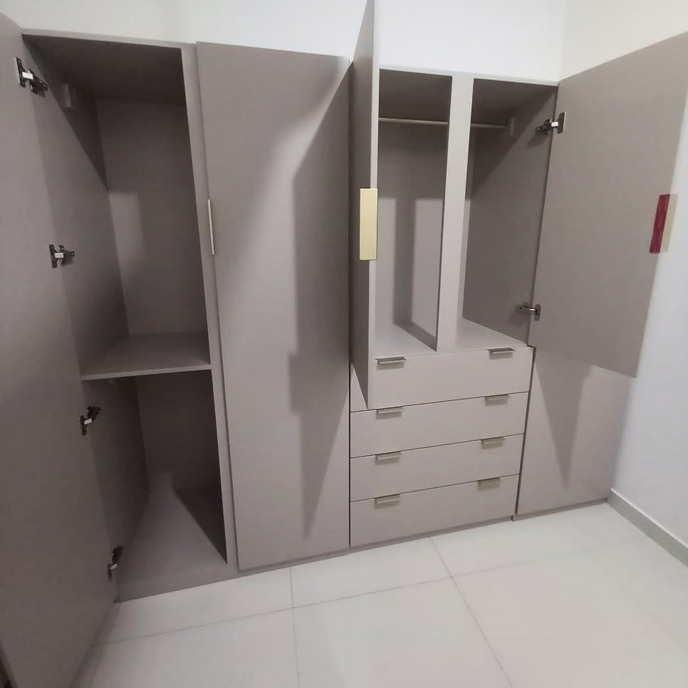 Lori Full Door Closet