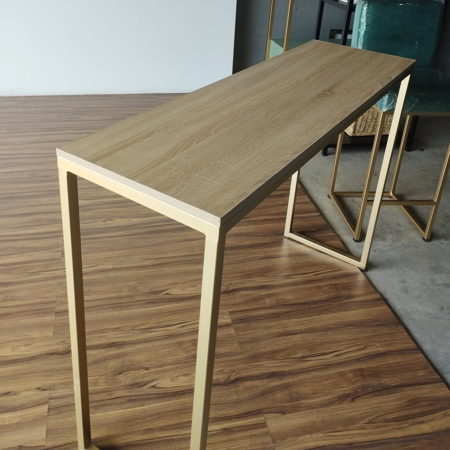 Streamline Bar Table